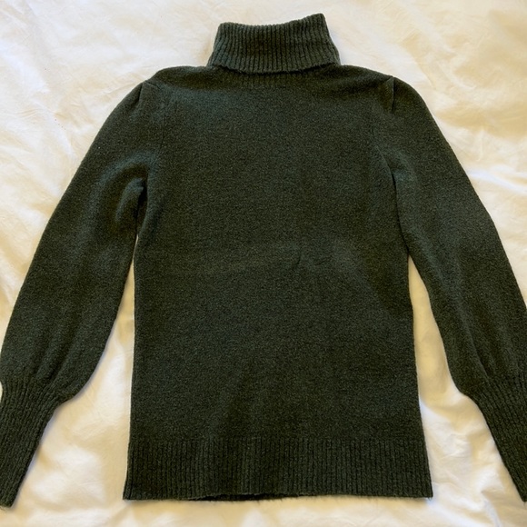 J. Crew Sweaters - J. Crew puff sleeve turtleneck in dark green in size XXS